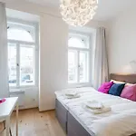 Tesnov Lägenhetshotell