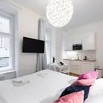 Tesnov Lägenhetshotell