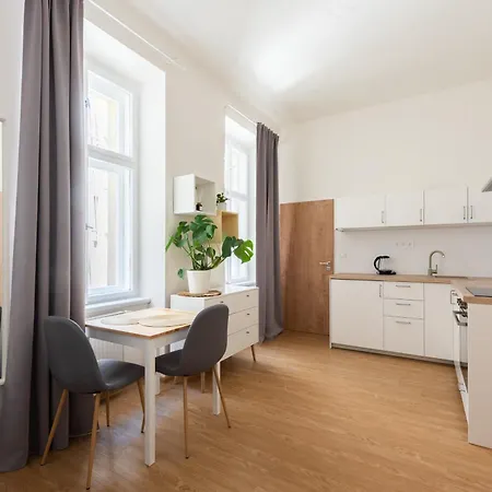 Aparthotel Tesnov 4*